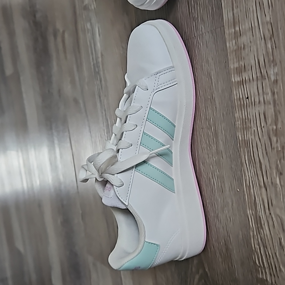 Adidas - Picture 3 of 8